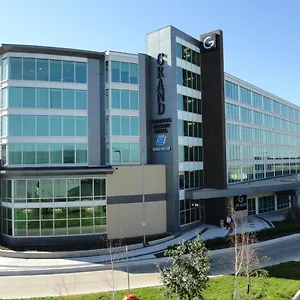 The Grand Airport By Lakeview Hotel Winnipeg